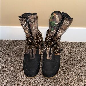 Men’s 13 Real Tree Camo Shoes